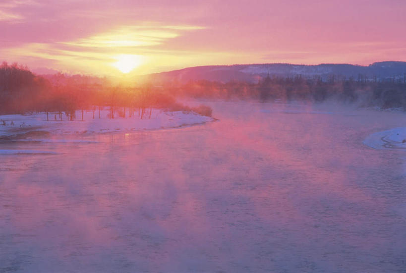 无人,横图,室外,白天,正面,旅游,度假,日出,山,山脉,树林,太阳,雪,植物,大雪,北海道,日本,亚洲,阴影,朦胧,模糊,光线,影子,积雪,山峰,雪景,云,云朵,冬季,冬天,朝霞,晨曦,黎明,山峦,云彩,娱乐,树,树木,蓝色,绿色,白云,蓝天,天空,阳光,自然,群山,天,享受,休闲,放松,寒冷,生长,晴朗,成长,东亚,日本国,北海道地方,北海道岛,严寒,朝阳,晴空,彩图,破晓