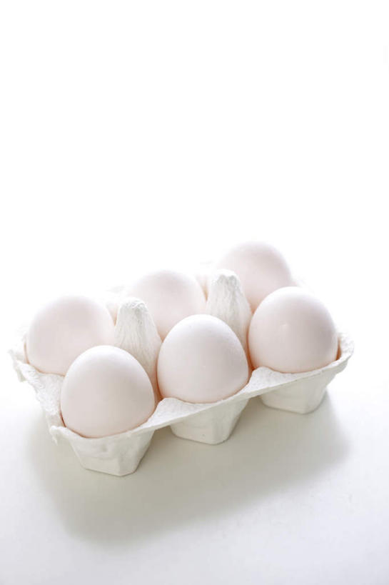 无人,竖图,俯视,室内,特写,白天,白色背景,桌面,一排,许多,阴影,环保,整齐,光线,蛋格,椭圆,影子,蛋,鸡蛋,排列,一个,白色,阳光,摄影,影棚,单个,回收,资源,队列,利用,低碳,鸡蛋盒,循环,鸡蛋格,蛋托,蛋盒,卵,彩图,高角度拍摄,影棚拍摄,拍摄