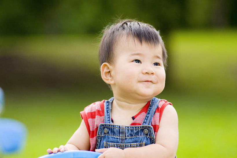 东方人,儿童,一个人,站,笑,微笑,横图,室外,白天,正面,纯洁,草地,草坪,植物,自行车,亚洲,仅一个男性,仅一个人,朦胧,模糊,注视,黄种人,车,脚踏车,草,树,树木,小孩,绿色,自然,交通工具,观察,看,站着,仅一个小孩,可爱,童年,童趣,搭,生长,成长,观看,察看,搭着,关注,载具,童真,烂漫,无邪,天真,男孩,男人,男性,亚洲人,孩子,抬头,仰头,站立,半身,彩图,男生