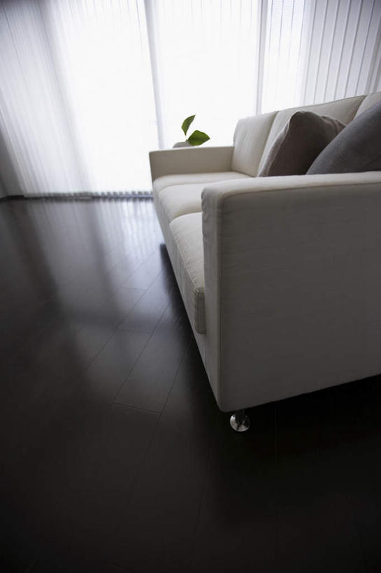 无人,家,竖图,室内,白天,正面,植物,别墅,窗户,窗帘,地板,家具,靠垫,落地窗,沙发,装修,建筑,欧式,装饰,盆栽,房屋,屋子,公寓,靠枕,盆景,地面,豪华,建设,现代,装潢,洋房,楼房,木地板,玻璃窗,住宅,绿色,自然,帘子,垫子,室内装潢,枕头,遮阳,生长,成长,华丽,修饰,明亮,点缀,舒适,家居装潢,房屋设计,地中海风格,古典风格,简约风格,室内设计,宽敞,样板房装潢,衬托,美观,雅致,雅观,设计,彩图,房子,皮沙发