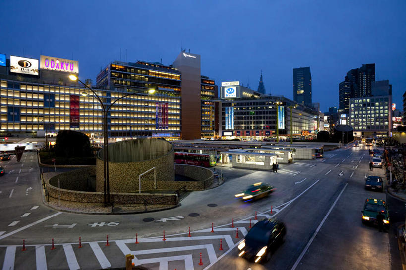 无人,高楼大厦,商店,横图,室外,夜晚,正面,购物,度假,办公楼,消费,美景,植物,城市风光,标志建筑,超市,城市,大厦,道路,地标,建筑,路,摩天大楼,写字楼,夜景,公路,汽车,东京,日本,亚洲,分离,景观,交通,警告,娱乐,建设,车,树,树木,蓝色,绿色,蓝天,天空,自然,楼宇,交通工具,轿车,天,享受,休闲,商务楼,景色,放松,警示,金融,百货,生长,成长,隔离,禁止,提醒,提示,限制,载具,交通标志,选购,贸易,百货公司,东亚,路锥,本州,关东地方,本州岛,日本国,东京都,交通锥,血拼,危险,彩图,大楼,高层建筑,高楼,购物商场,购物中心,摩天楼,商业中心