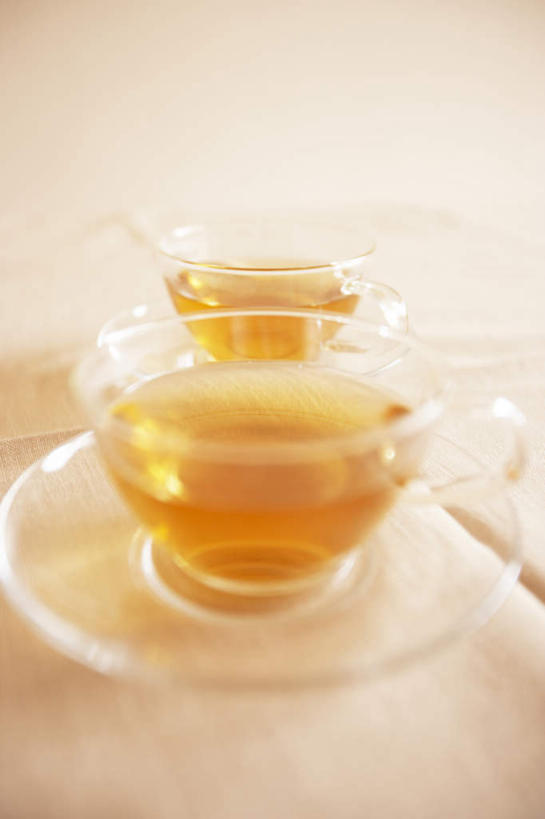 无人,竖图,俯视,室内,特写,白天,白色背景,幸福,茶,桌面,桌子,杯子,餐具,木制,碟子,盘,茶叶,两杯,娱乐,玻璃制品,盘子,木制品,水杯,碟,享受,休闲,温馨,放松,乐趣,摄影,影棚,提神,舒适,醒脑,玻璃杯,彩图,高角度拍摄,影棚拍摄,拍摄