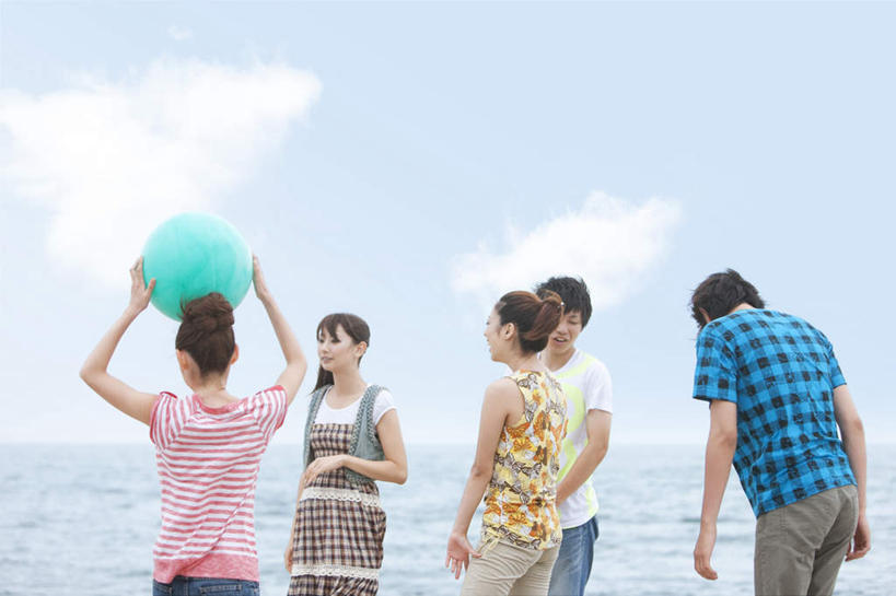 东方人,家庭,夫妻,站,举,横图,室外,白天,正面,爱情,旅游,度假,海浪,海洋,沙滩,亚洲,服装,格子,沙子,海岸,浪花,水平线,云,云朵,辽阔,海平线,沙地,许多人,浪漫,云彩,注视,休闲装,黄种人,娱乐,球,一个,衣服,蓝色,黑色,白云,蓝天,天空,海水,天,观察,看,托,站着,一群人,享受,休闲,广阔,球体,温暖,温馨,一家人,休闲服,恩爱,放松,恋人,服饰,晴朗,单个,观看,一望无际,和睦,察看,关注,海景,无边无际,一马平川,男人,男性,年轻男性,年轻女性,女人,女性,亚洲人,年轻人,长发,夫妇,情侣,大海,风浪,海,海水的波动,海滩,近岸浪,涌浪,晴空,举起,举手,举着,向上举,向上伸,向上托,站立,半身,彩图,伴侣,融洽,水天相接,水天一线