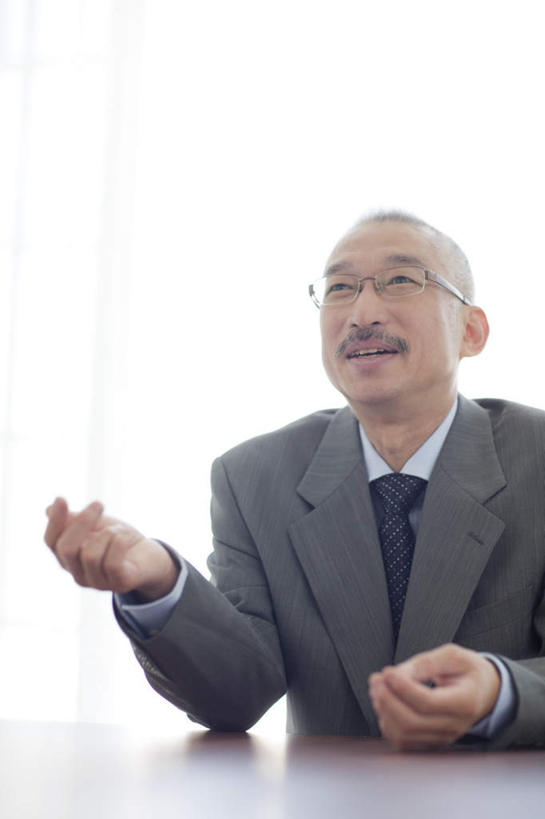 东方人,中年人,一个人,商务人士,商务男性,办公室,坐,说,竖图,室内,白天,正面,衬衫,讨论,桌子,亚洲,仅一个男性,仅一个人,仅一个中年男性,阴影,套装,光线,眼镜,影子,办公桌,领带,黄种人,白色,阳光,手势,商务装,近视眼镜,工薪阶层,交流,中年男性,亚洲人,白领,上班族,沟通,讲话,交谈,商讨,说话,谈话,坐着,半身,彩图,衬衣,短发