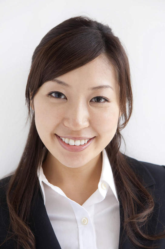 东方人,脸,头,脸颊,一个人,商务人士,商务女性,站,笑,微笑,竖图,室内,特写,白天,白色背景,正面,亚洲,仅一个年轻女性,仅一个女性,仅一个人,套装,墙,记事本,拿,拿着,注视,黄种人,墙壁,墙面,黑色,本子,笔记本,观察,看,站着,摄影,影棚,观看,察看,关注,商务装,工薪阶层,年轻女性,女人,女性,亚洲人,头部,长发,脸部,脸蛋,面部,白领,上班族,站立,半身,彩图,影棚拍摄,拍摄