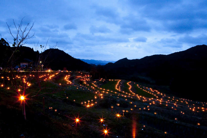 无人,高楼大厦,横图,俯视,室外,夜晚,度假,草地,草坪,美景,山,山脉,植物,城市风光,城市,大厦,建筑,路灯,摩天大楼,照明,日本,亚洲,阴影,光线,影子,景观,山峰,云,云朵,灯光,山峦,千叶县,云彩,娱乐,灯,草,树,树木,蓝色,绿色,白云,蓝天,天空,阳光,自然,群山,天,享受,休闲,景色,放松,生长,成长,照亮,照明设备,东亚,本州,关东地方,本州岛,日本国,千叶,彩图,高角度拍摄,大楼,高层建筑,高楼,摩天楼