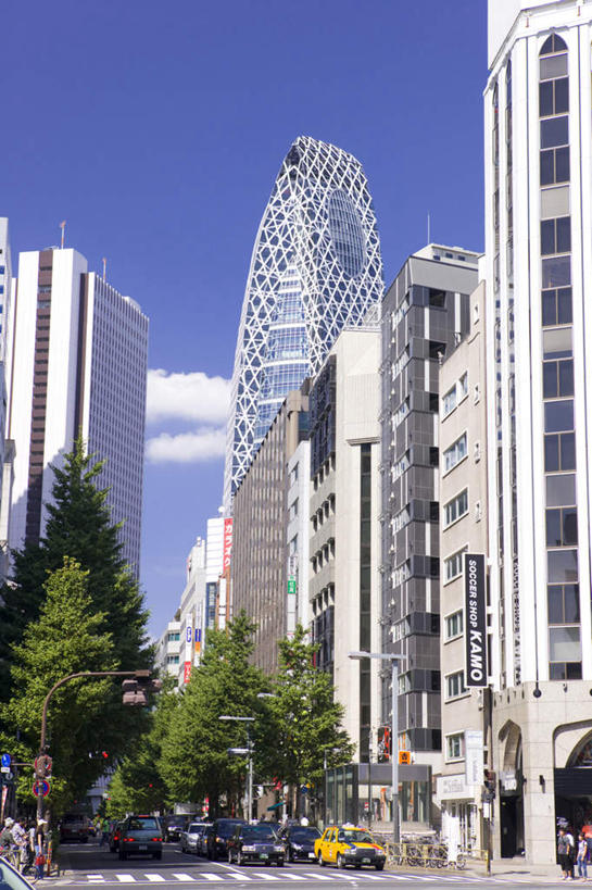 无人,高楼大厦,竖图,室外,白天,仰视,度假,草地,草坪,美景,植物,城市风光,城市,大厦,道路,建筑,路,摩天大楼,人行横道,公路,汽车,东京,日本,亚洲,阴影,光线,影子,景观,云,云朵,人行道,交通,云彩,娱乐,车,草,树,树木,蓝色,绿色,白云,蓝天,天空,阳光,自然,交通工具,轿车,天,享受,休闲,景色,放松,生长,成长,载具,人行横道线,东亚,本州,关东地方,本州岛,日本国,东京都,斑马线,马路,彩图,低角度拍摄,大楼,高层建筑,高楼,摩天楼