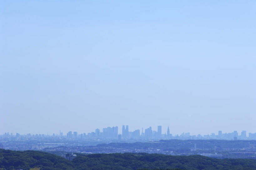 无人,高楼大厦,横图,室外,白天,正面,度假,草地,草坪,美景,山,山脉,天际线,植物,城市风光,城市,大厦,建筑,摩天大楼,神奈川,日本,亚洲,阴影,光线,影子,景观,山峰,云,云朵,山峦,神奈川县,云彩,娱乐,草,树,树木,蓝色,绿色,白云,蓝天,天空,阳光,自然,群山,天,享受,休闲,景色,放松,生长,成长,东亚,本州,关东地方,本州岛,日本国,彩图,大楼,高层建筑,高楼,摩天楼