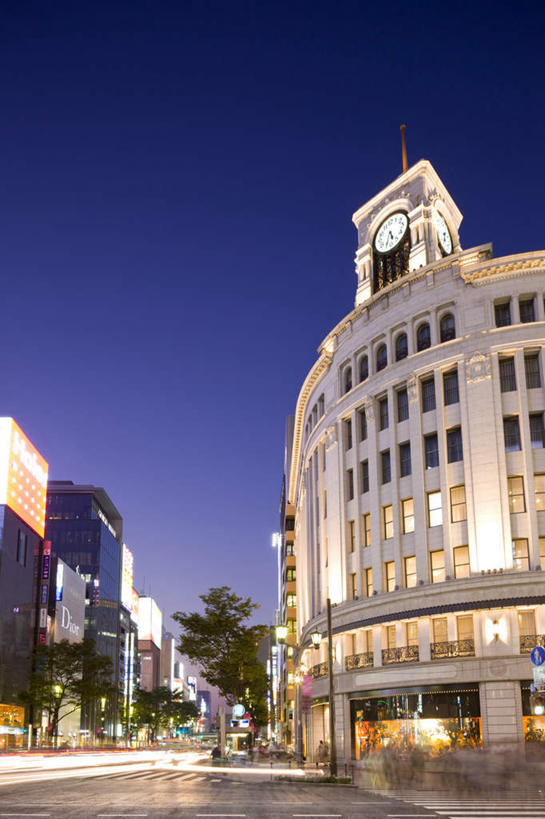 无人,竖图,室外,夜晚,仰视,旅游,度假,草地,草坪,美景,植物,窗户,道路,路,路灯,人行横道,公路,照明,东京,日本,亚洲,一排,许多,阴影,整齐,反射,影子,景观,人行道,灯光,交通,娱乐,玻璃窗,灯,草,树,树木,排列,蓝色,绿色,蓝天,天空,自然,天,享受,休闲,景色,放松,生长,晴朗,成长,照亮,照明设备,队列,自然风光,人行横道线,东亚,本州,万里无云,关东地方,本州岛,日本国,东京都,晴空,晴空万里,斑马线,马路,彩图,低角度拍摄