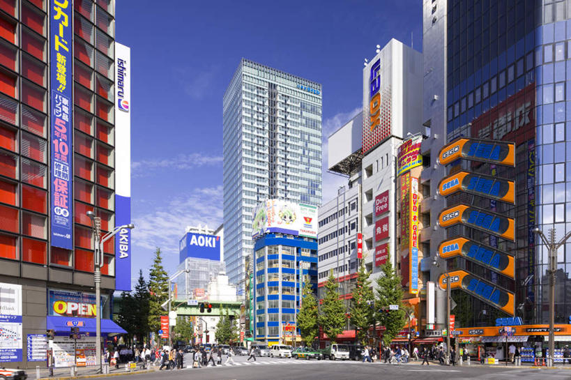 无人,高楼大厦,横图,室外,白天,仰视,度假,草地,草坪,美景,植物,窗户,城市风光,城市,大厦,道路,建筑,路,路灯,摩天大楼,人行横道,指示牌,公路,照明,东京,日本,亚洲,一排,许多,阴影,整齐,光线,标志,文字,影子,景观,云,云朵,人行道,灯光,交通,云彩,娱乐,标识,玻璃窗,灯,草,树,树木,排列,蓝色,绿色,白云,蓝天,天空,阳光,自然,天,享受,休闲,景色,放松,生长,成长,照亮,照明设备,队列,人行横道线,东亚,本州,关东地方,本州岛,日本国,东京都,斑马线,马路,彩图,低角度拍摄,大楼,高层建筑,高楼,摩天楼