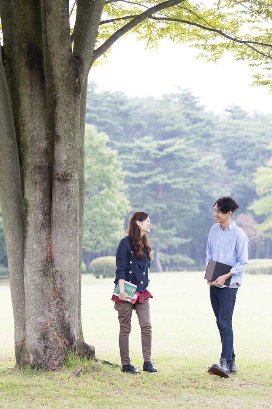 东方人,头发,两个人,家庭,夫妻,站,捧,笑,摸,微笑,露齿笑,竖图,室外,白天,侧面,爱情,草地,草坪,植物,亚洲,抚摸,握,阴影,服装,光线,材料,档案,文件,影子,云,云朵,浪漫,拿,云彩,拿着,注视,休闲装,黄种人,相视,草,树,树木,衣服,蓝色,绿色,黑色,白云,蓝天,天空,阳光,自然,资料,天,观察,看,站着,休闲,温暖,温馨,一家人,面对面,休闲服,恩爱,握着,恋人,服饰,生长,成长,观看,对视,和睦,察看,关注,文档,相对,相看,男人,男性,年轻男性,年轻女性,女人,女性,亚洲人,长发,夫妇,情侣,触摸,端,端着,接触,捧着,手捧,站立,彩图,全身,伴侣,融洽