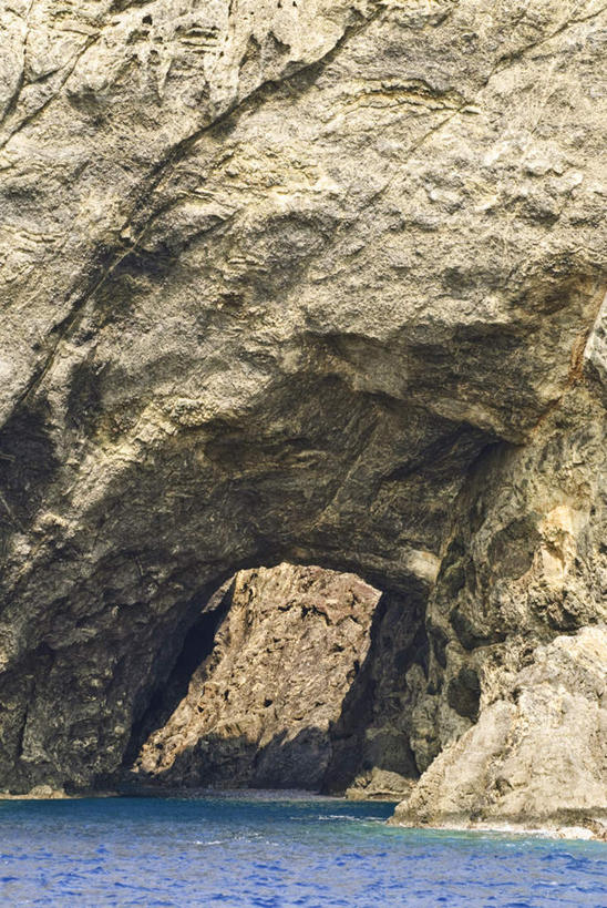 无人,竖图,室外,白天,正面,旅游,度假,海浪,海洋,礁石,石头,美景,水,植物,东京,日本,亚洲,阴影,波纹,飞溅,溅,光线,石子,液体,影子,景观,浪花,水滴,娱乐,水珠,树,树木,绿色,水纹,阳光,自然,海水,波浪,享受,休闲,景色,放松,生长,成长,喷洒,自然风光,海景,东亚,本州,关东地方,本州岛,日本国,东京都,大海,风浪,海,海水的波动,礁,近岸浪,石块,岩石,涌浪,彩图