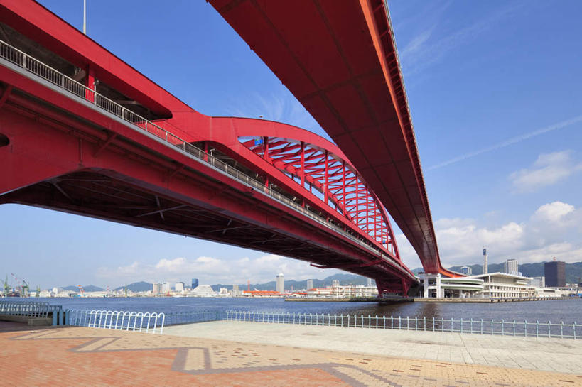 无人,高楼大厦,横图,室外,白天,仰视,度假,草地,草坪,河流,美景,水,植物,城市风光,城市,大桥,大厦,道路,建筑,立交桥,路,摩天大楼,桥梁,日本,亚洲,阴影,光线,影子,河水,景观,水流,云,云朵,高架,小路,斜拉桥,桥,交通,云彩,娱乐,草,红色,蓝色,绿色,白云,蓝天,天空,阳光,天,享受,休闲,景色,放松,乡间小路,东亚,本州,本州岛,日本国,近畿地方,近畿,兵库,兵库县,神户,神户市,神戸,县厅,神戸市,神户大桥,彩图,低角度拍摄,大楼,高层建筑,高楼,摩天楼