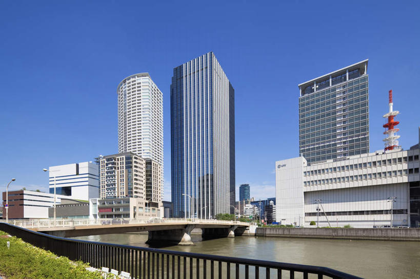 无人,高楼大厦,栏杆,横图,室外,白天,正面,度假,草地,草坪,河流,美景,水,植物,城市风光,城市,大桥,大厦,建筑,立交桥,路灯,摩天大楼,桥梁,照明,日本,亚洲,一排,阴影,整齐,光线,影子,河水,景观,水流,云,云朵,高架,围栏,斜拉桥,桥,灯光,云彩,娱乐,护栏,灯,草,树,树木,排列,蓝色,绿色,白云,蓝天,天空,阳光,自然,天,享受,休闲,景色,放松,大阪,生长,成长,照亮,照明设备,队列,东亚,本州,大阪府,本州岛,日本国,近畿地方,近畿,彩图,大楼,高层建筑,高楼,摩天楼