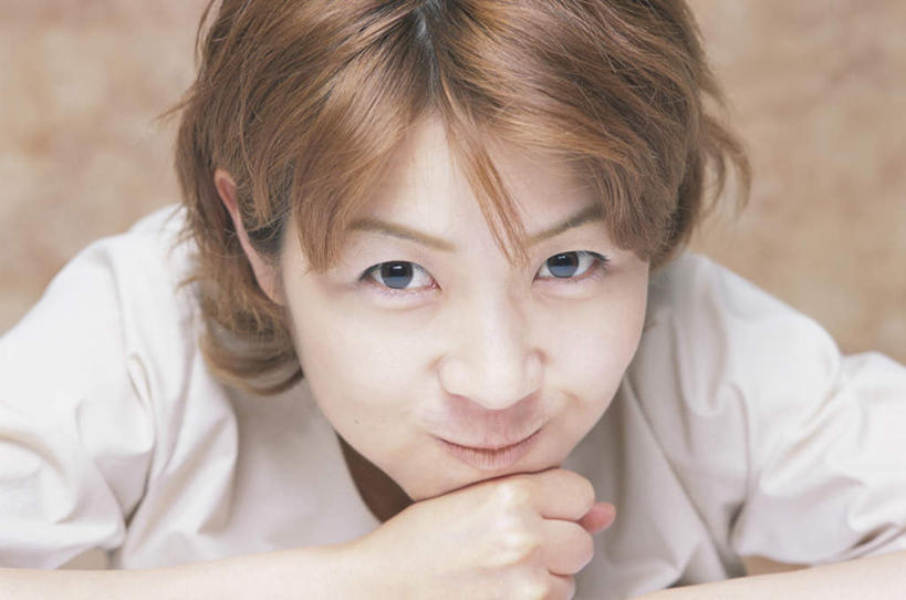 东方人,脸,头,嘴,脸颊,头发,一个人,坐,笑,摸,微笑,露齿笑,横图,室内,特写,白天,正面,亚洲,仅一个年轻女性,仅一个女性,仅一个人,撑,抚摸,阴影,服装,光线,影子,墙,托腮,注视,休闲装,黄种人,墙壁,墙面,衣服,黄色,白色,阳光,嘟嘴,观察,看,托,休闲,休闲服,撅嘴,服饰,观看,察看,撑着,关注,托下巴,年轻女性,女人,女性,亚洲人,头部,脸部,脸蛋,面部,嘴巴,嘴唇,触摸,接触,坐着,半身,彩图,短发