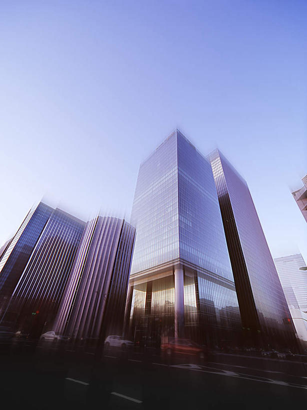 无人,高楼大厦,竖图,室外,白天,仰视,度假,美景,植物,城市风光,城市,大厦,道路,建筑,路,摩天大楼,公路,汽车,东京,日本,亚洲,一排,阴影,朦胧,模糊,整齐,光线,影子,景观,交通,娱乐,车,树,树木,排列,蓝色,绿色,蓝天,天空,阳光,自然,交通工具,轿车,天,享受,休闲,景色,放松,生长,晴朗,成长,队列,载具,东亚,本州,万里无云,关东地方,本州岛,日本国,东京都,晴空,晴空万里,马路,彩图,低角度拍摄,大楼,高层建筑,高楼,摩天楼