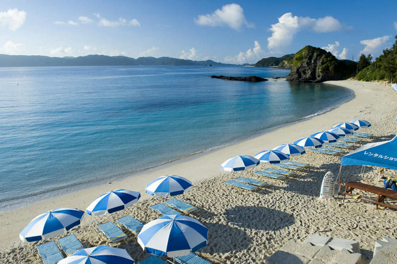 无人,横图,俯视,室外,白天,旅游,度假,草地,草坪,海浪,海洋,美景,沙滩,植物,日本,亚洲,一排,许多,阴影,波纹,整齐,光线,伞,沙子,影子,雨伞,遮阳伞,海岸,景观,浪花,云,云朵,沙地,云彩,娱乐,阳伞,冲绳,草,树,树木,排列,蓝色,绿色,白云,蓝天,水纹,天空,阳光,自然,海水,波浪,天,享受,休闲,景色,放松,生长,成长,冲绳县,队列,自然风光,海景,东亚,琉球群岛,日本国,九州地方,大海,风浪,海,海水的波动,海滩,近岸浪,涌浪,彩图,高角度拍摄