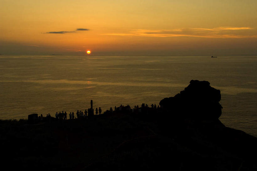 无人,横图,俯视,室外,白天,旅游,度假,草地,草坪,海浪,海洋,礁石,石头,美景,日落,植物,日本,波纹,石子,景观,浪花,晚霞,霞光,云,云朵,云彩,娱乐,冲绳,草,树,树木,绿色,白云,水纹,天空,自然,海水,黄昏,波浪,天,享受,休闲,金色,景色,彩霞,放松,生长,成长,冲绳县,自然风光,海景,东亚,琉球群岛,日本国,九州地方,大海,风浪,海,海水的波动,礁,近岸浪,石块,岩石,涌浪,夕阳,彩图,高角度拍摄