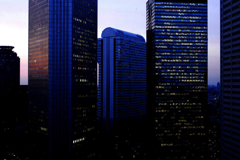 无人,高楼大厦,横图,室外,夜晚,正面,度假,美景,窗户,城市风光,城市,大厦,道路,建筑,路,摩天大楼,夜景,公路,照明,东京,日本,亚洲,一排,许多,阴影,整齐,反射,壁灯,影子,景观,云,云朵,灯光,交通,云彩,娱乐,玻璃窗,灯,排列,蓝色,白云,蓝天,天空,灯具,天,享受,休闲,景色,放松,照亮,照明设备,队列,东亚,本州,关东地方,本州岛,日本国,东京都,马路,彩图,大楼,高层建筑,高楼,摩天楼