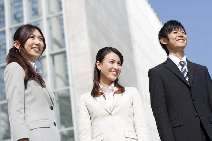 东方人,头发,三个人,同事,商务人士,商务男性,商务女性,高楼大厦,站,笑,微笑,露齿笑,横图,室外,白天,仰视,衬衫,成功,合作,团队,集体,信心,窗户,大厦,建筑,摩天大楼,亚洲,一排,许多,套装,整齐,墙,领带,扭头,注视,黄种人,队伍,玻璃窗,墙壁,墙面,排列,蓝色,黑色,蓝天,天空,天,观察,看,站着,转头,晴朗,观看,察看,领导,成就,队列,关注,商务装,合伙,领袖,工薪阶层,万里无云,男人,男性,年轻男性,年轻女性,女人,女性,亚洲人,白领,上班族,晴空,晴空万里,站立,半身,彩图,低角度拍摄,衬衣,大楼,高层建筑,高楼,摩天楼