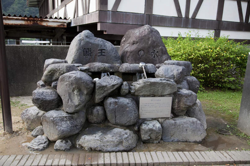 无人,家,横图,俯视,室外,白天,旅游,度假,草地,草坪,石头,美景,植物,日本,亚洲,一堆,许多,阴影,堆叠,堆积,光线,石子,影子,房屋,墙,屋子,景观,娱乐,楼房,墙壁,墙面,住宅,草,树,树木,绿色,阳光,自然,享受,休闲,景色,放松,生长,成长,堆,自然风光,东亚,本州,本州岛,日本国,中部地方,山梨,山梨县,石块,岩石,彩图,高角度拍摄,房子