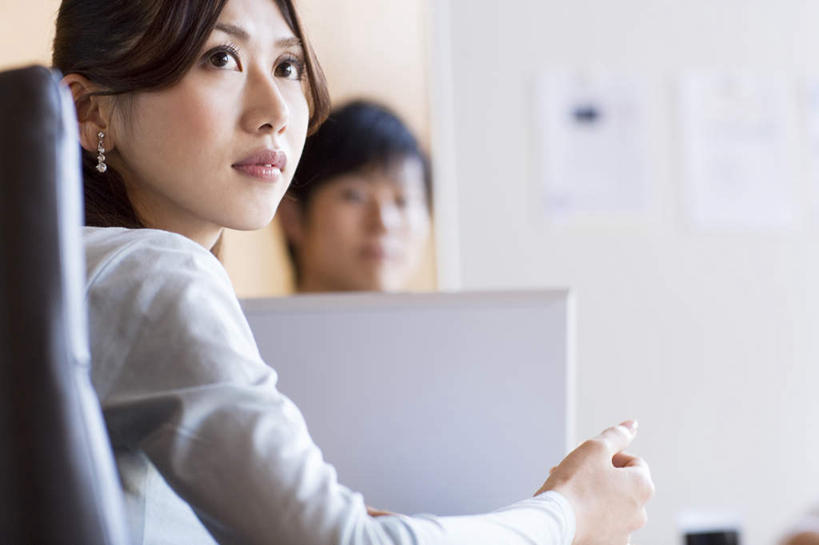 东方人,两个人,同事,商务人士,商务男性,商务女性,坐,横图,室内,白天,侧面,衬衫,成功,合作,团队,集体,信心,电脑,笔记本电脑,桌子,椅子,亚洲,套装,朦胧,模糊,网络,墙,注视,黄种人,通讯设备,队伍,墙壁,墙面,观察,看,搭,观看,察看,无线,领导,成就,搭着,关注,通信设备,商务装,无线网络,合伙,领袖,无线上网,便携式电脑,工薪阶层,手提电脑,男人,男性,年轻男性,年轻女性,女人,女性,亚洲人,白领,上班族,坐着,半身,彩图,衬衣