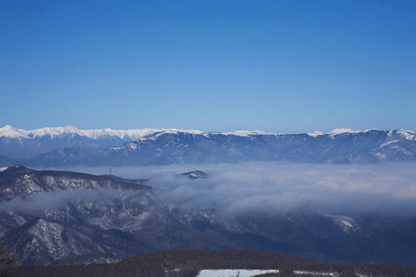 无人,横图,俯视,航拍,室外,白天,旅游,度假,美景,山,树林,植物,雾,富山县,日本,亚洲,许多,朦胧,模糊,景观,山峰,山峦,娱乐,树,树木,蓝色,绿色,蓝天,天空,自然,天,享受,休闲,景色,放松,生长,晴朗,成长,迷雾,鸟瞰,自然风光,东亚,本州,万里无云,本州岛,日本国,中部地方,富山,大雾,晴空,晴空万里,彩图,高角度拍摄