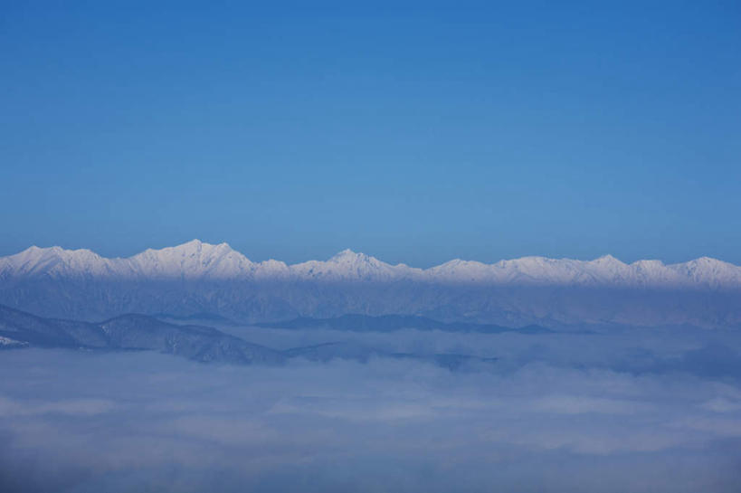 无人,横图,俯视,航拍,室外,白天,旅游,度假,美景,山,树林,雪,植物,雾,大雪,富山县,日本,亚洲,许多,阴影,朦胧,模糊,光线,影子,积雪,景观,山峰,雪景,冬季,冬天,山峦,娱乐,树,树木,蓝色,绿色,蓝天,天空,阳光,自然,天,享受,休闲,景色,放松,寒冷,生长,晴朗,成长,迷雾,鸟瞰,自然风光,东亚,本州,万里无云,本州岛,日本国,中部地方,严寒,富山,大雾,晴空,晴空万里,彩图,高角度拍摄