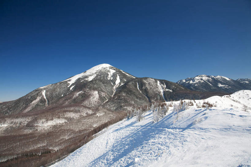 无人,横图,俯视,航拍,室外,白天,旅游,度假,美景,山,树林,雪,植物,雾,大雪,富山县,日本,亚洲,许多,阴影,朦胧,模糊,光线,影子,积雪,景观,山峰,雪景,冬季,冬天,山峦,娱乐,树,树木,蓝色,绿色,蓝天,天空,阳光,自然,天,享受,休闲,景色,放松,寒冷,生长,晴朗,成长,迷雾,鸟瞰,自然风光,东亚,本州,万里无云,本州岛,日本国,中部地方,严寒,富山,大雾,晴空,晴空万里,彩图,高角度拍摄