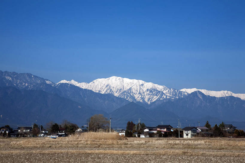 无人,家,横图,俯视,航拍,室外,白天,旅游,度假,美景,山,树林,雪,植物,大雪,长野县,日本,亚洲,许多,枯萎,房屋,屋子,积雪,景观,山峰,雪景,冬季,冬天,枯草,山峦,娱乐,楼房,住宅,草,树,树木,黄色,蓝色,绿色,蓝天,天空,自然,天,享受,休闲,景色,放松,寒冷,生长,晴朗,成长,鸟瞰,自然风光,东亚,本州,万里无云,本州岛,日本国,中部地方,长野,严寒,晴空,晴空万里,彩图,高角度拍摄,房子