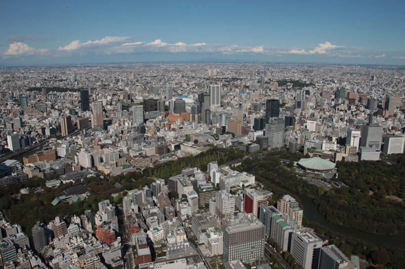 无人,体育馆,家,高楼大厦,运动场,横图,全景,俯视,航拍,室外,白天,度假,草地,草坪,美景,树林,天际线,植物,城市风光,城市,大厦,道路,建筑,路,摩天大楼,公路,东京,日本,阴影,光线,影子,房屋,屋子,地平线,景观,云,云朵,辽阔,地面,交通,云彩,娱乐,体育场,楼房,住宅,草,树,树木,蓝色,绿色,白云,蓝天,天空,阳光,自然,天,享受,休闲,广阔,景色,放松,千代田区,生长,成长,一望无际,鸟瞰,延伸,东亚,本州,关东地方,本州岛,日本国,东京都,天地相交,运动馆,县厅,东京市,无边无际,一马平川,武道馆,马路,彩图,高角度拍摄,房子,大楼,高层建筑,高楼,摩天楼