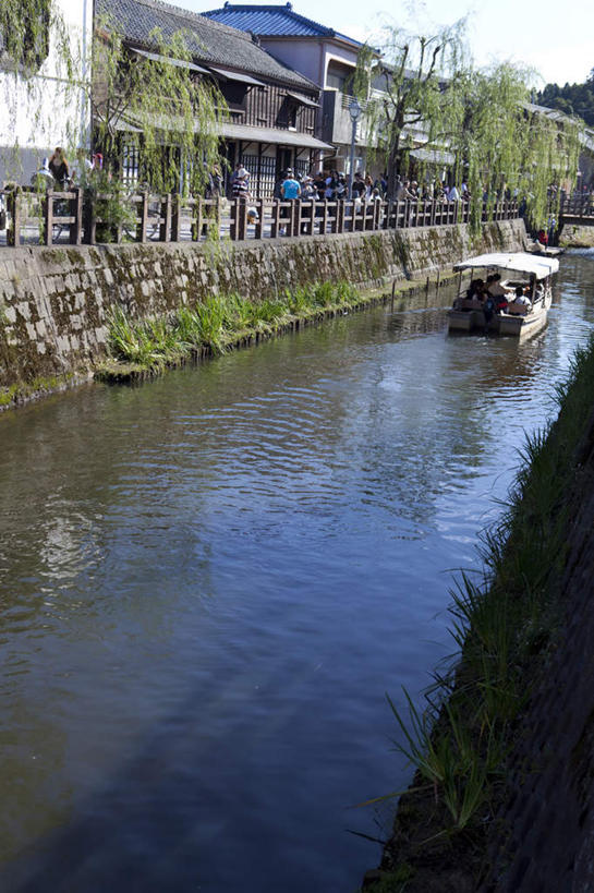 东方人,家,竖图,俯视,室外,白天,旅游,度假,河流,美景,水,城市风光,城市,建筑,船,日本,亚洲,游客,阴影,波纹,日本文化,光线,影子,房屋,屋子,河水,景观,水流,云,云朵,建筑群,木船,涟漪,千叶县,许多人,云彩,黄种人,娱乐,建设,楼房,旅客,住宅,蓝色,白云,蓝天,水纹,天空,阳光,交通工具,波浪,天,一群人,享受,休闲,景色,放松,流动,晴朗,舟,载具,流淌,东亚,本州,关东地方,本州岛,日本国,水晕,千叶,男人,男性,年轻男性,年轻女性,女人,女性,亚洲人,晴空,彩图,高角度拍摄,全身,房子