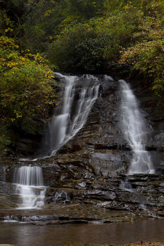 无人,竖图,室外,白天,正面,长时间曝光,旅游,度假,河流,美景,瀑布,秋季,水,植物,日本,亚洲,飞溅,朦胧,模糊,湍急,溅,液体,河水,景观,水滴,水流,千叶县,娱乐,水珠,树,树木,绿色,自然,享受,休闲,景色,放松,流动,生长,成长,喷洒,自然风光,曝光,流淌,东亚,本州,关东地方,本州岛,日本国,千叶,暴光,跌水,秋,秋天,彩图