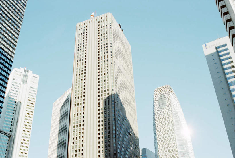 无人,高楼大厦,横图,室外,白天,仰视,度假,办公楼,美景,城市风光,城市,大厦,建筑,摩天大楼,写字楼,东京,日本,阴影,光线,影子,景观,新宿,娱乐,蓝色,蓝天,天空,阳光,楼宇,天,享受,休闲,商务楼,景色,放松,晴朗,东亚,本州,万里无云,关东地方,本州岛,日本国,东京都,新宿区,县厅,东京市,晴空,晴空万里,彩图,低角度拍摄,大楼,高层建筑,高楼,摩天楼