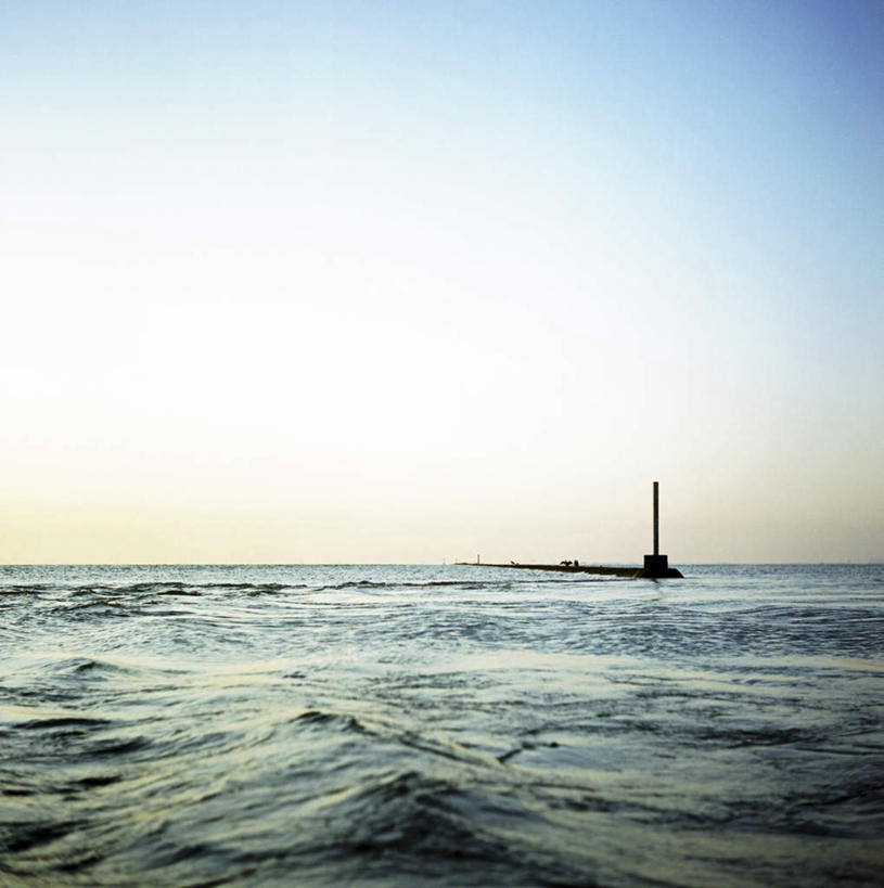 无人,码头,竖图,室外,白天,正面,旅游,度假,海浪,海洋,美景,道路,港口,日本,亚洲,阴影,光线,信息,影子,景观,浪花,水平线,辽阔,灯塔,交通,海平线,方向,娱乐,蓝色,蓝天,天空,阳光,自然,海水,天,享受,休闲,广阔,景色,放松,晴朗,引导,指引,一望无际,自然风光,海景,东亚,本州,万里无云,三重县,本州岛,日本国,近畿地方,近畿,航标,三重,无边无际,一马平川,大海,风浪,海,海水的波动,近岸浪,涌浪,晴空,晴空万里,彩图,摆渡口,埠头,渡口,渡头,港湾,海港,货运码头,口岸,商港,水天相接,水天一线,导航