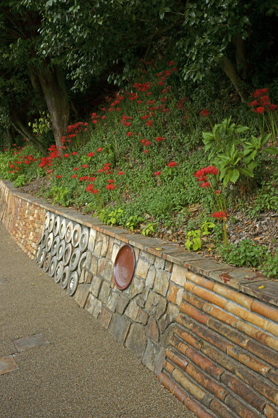 无人,竖图,室外,白天,正面,旅游,度假,草地,草坪,花海,花圃,美景,植物,道路,路,叶子,爱知县,日本,亚洲,阴影,盛开,光线,影子,景观,小路,交通,花蕾,娱乐,砖墙,草,花,花瓣,花朵,花卉,鲜花,绿色,阳光,自然,花丛,花束,花田,花苞,花蕊,享受,休闲,景色,放松,乡间小路,自然风光,东亚,本州,本州岛,日本国,中部地方,爱知,彩图