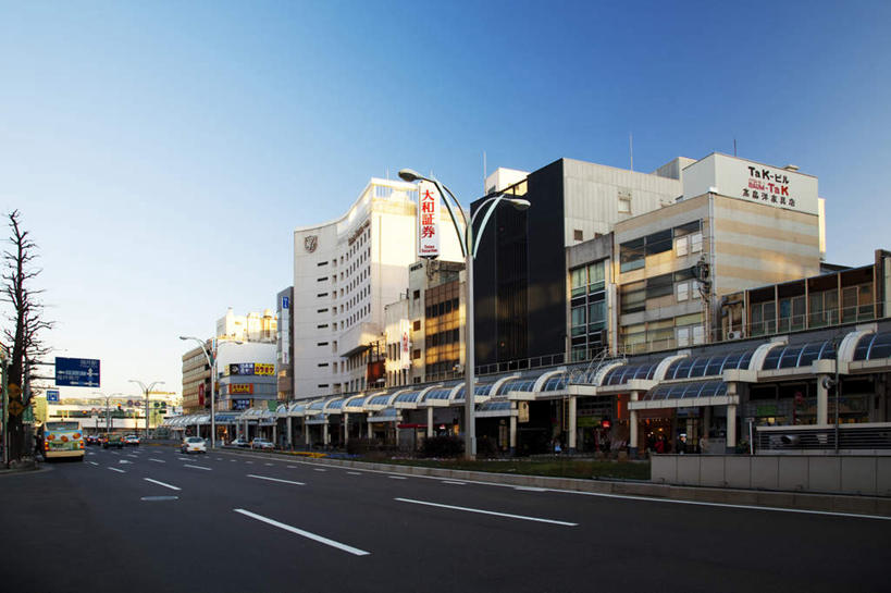 无人,高楼大厦,横图,室外,白天,正面,度假,安全,办公楼,美景,城市风光,城市,大厦,道路,建筑,路,路灯,摩天大楼,写字楼,公路,公共汽车,日本,亚洲,阴影,光线,日文,标志,文字,影子,字符,景观,红绿灯,分界线,巴士,停车线,信号灯,公交车,交通,娱乐,标识,路牌,车,两个,蓝色,蓝天,天空,阳光,楼宇,交通工具,天,四个,享受,休闲,商务楼,景色,放松,警示,晴朗,车行道,车行道分界线,提示,载具,标线,流通,东亚,车行线,交通信号灯,本州,万里无云,行人信号灯,本州岛,日本国,中部地方,福井,福井县,日语,晴空,晴空万里,马路,彩图,大楼,高层建筑,高楼,摩天楼