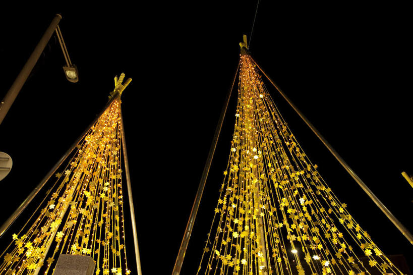 无人,高楼大厦,横图,室外,夜晚,仰视,度假,美景,城市风光,城市,大厦,道路,建筑,路,路灯,摩天大楼,夜景,日本,圣诞节,亚洲,阴影,节日,庆祝,装饰,光线,影子,景观,建筑群,小路,灯光,交通,文化,娱乐,建设,一个,蓝色,蓝天,天空,天,庆典,享受,休闲,景色,放松,纪念,华丽,修饰,点缀,东亚,本州,本州岛,日本国,石川,石川县,中部地方,衬托,美观,雅致,雅观,彩图,低角度拍摄,大楼,高层建筑,高楼,摩天楼