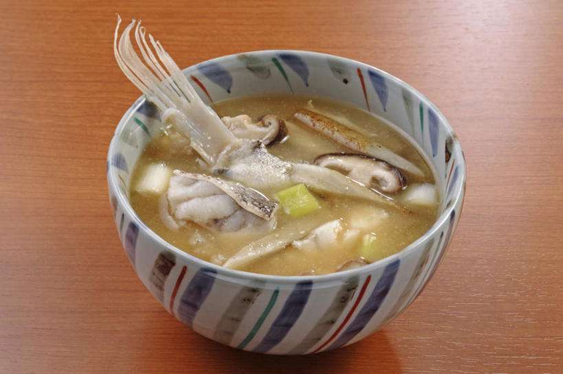 海鲜,无人,横图,俯视,室内,特写,白天,烹饪,餐桌,餐具,阴影,反射,影子,勺子,汤,日本料理,料理,食品,水产,菜肴,美食,海洋生物,食物,一个,调羹,汤匙,碗,日式料理,日式,佳肴,单个,餐台,水生动物,海产品,水生物,海底动物,进餐用具,烹调用具,彩图,高角度拍摄