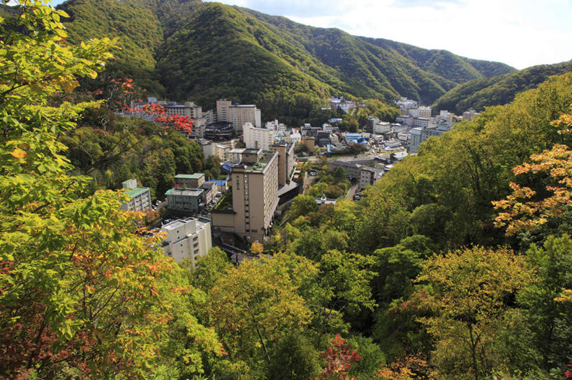 无人,家,横图,俯视,室外,白天,旅游,度假,石头,美景,秋季,山,山脉,树林,植物,北海道,日本,亚洲,阴影,光线,石子,影子,房屋,屋子,景观,山顶,山峰,云,云朵,山谷,山峦,云彩,娱乐,楼房,住宅,树,树木,黄色,红色,蓝色,绿色,白云,蓝天,天空,阳光,自然,群山,天,享受,休闲,景色,放松,生长,晴朗,成长,自然风光,东亚,沉积岩,日本国,北海道地方,北海道岛,颠峰,极峰,水成岩,石块,岩石,晴空,秋,秋天,彩图,高角度拍摄,房子