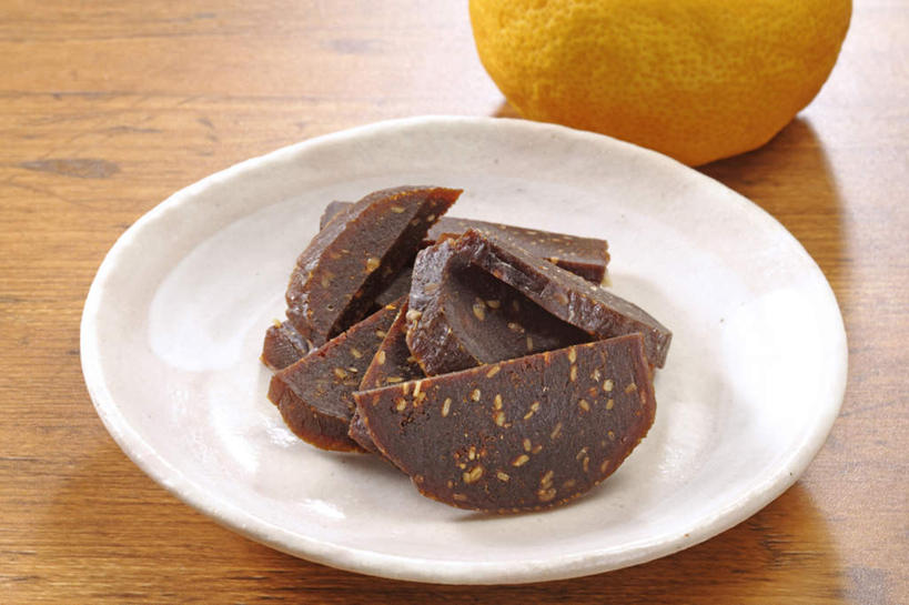 点心,无人,横图,俯视,室内,特写,白天,餐桌,餐具,水果,一堆,许多,切片,阴影,堆叠,堆积,新鲜,反射,碟子,盘,影子,生食,料理,食品,果实,食物,一个,盘子,碟,零食,日式,有机食品,绿色食品,单个,餐台,堆,健康食物,橘子,桔子,橙子,橙,彩图,高角度拍摄