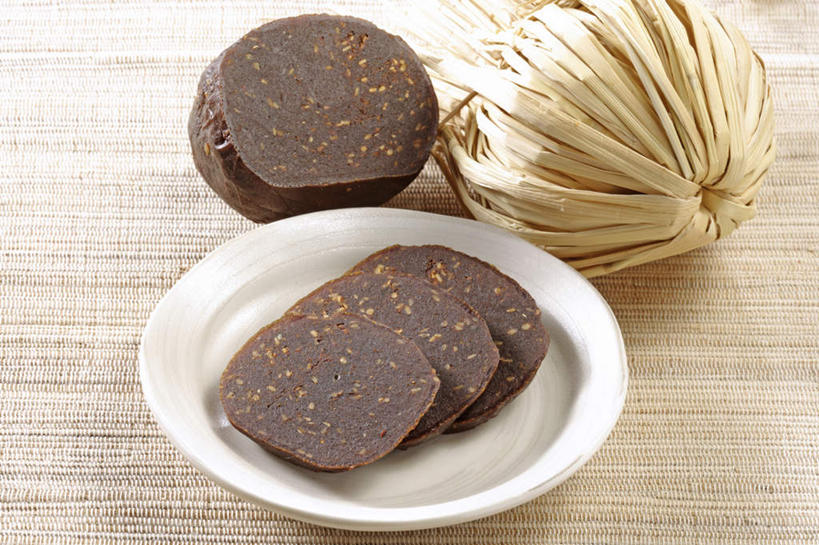 点心,无人,横图,俯视,室内,特写,白天,烹饪,餐桌,桌子,餐具,五个,一排,许多,切片,阴影,整齐,反射,碟子,盘,影子,日本料理,料理,食品,甜点,甜品,三片,菜肴,美食,食物,糕点,排列,一个,白色,盘子,碟,日式料理,甜食,日式,佳肴,单个,餐台,队列,彩图,高角度拍摄