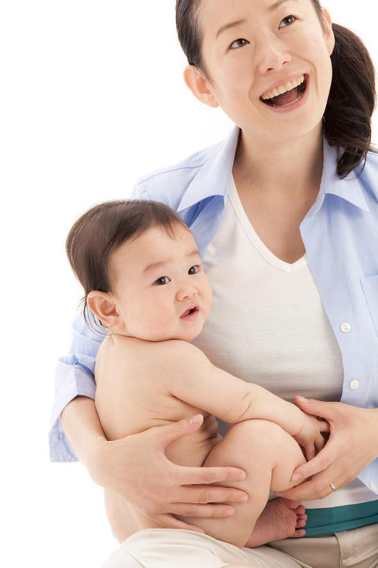 东方人,婴儿,儿童,两个人,家庭,母亲,站,抱,笑,微笑,竖图,室内,白天,白色背景,正面,纯洁,亚洲,握,服装,注视,休闲装,黄种人,小孩,衣服,扶,观察,看,站着,休闲,温暖,温馨,一家人,休闲服,可爱,母爱,童年,童趣,握着,摄影,服饰,活泼,影棚,抱着,观看,和睦,察看,扶着,搂着,关注,宝宝,童真,纯真,烂漫,无邪,母婴,伶俐,天真,年轻女性,女人,女性,亚洲人,孩子,年轻人,搂,搂抱,站立,半身,彩图,影棚拍摄,拍摄,融洽