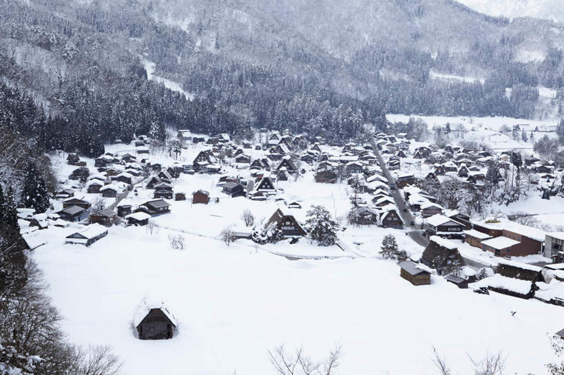 无人,家,横图,俯视,室外,白天,旅游,度假,石头,美景,山,山脉,树林,雪,植物,大雪,道路,路,汽车,日本,亚洲,三辆,阴影,光线,石子,影子,房屋,屋子,积雪,景观,山顶,山峰,雪景,云,云朵,冬季,冬天,小路,交通,山峦,云彩,娱乐,楼房,住宅,车,树,树木,蓝色,绿色,白云,蓝天,天空,阳光,自然,村庄,交通工具,轿车,群山,天,享受,休闲,景色,放松,寒冷,生长,晴朗,成长,自然风光,载具,东亚,沉积岩,本州,本州岛,日本国,中部地方,岐阜,岐阜县,严寒,颠峰,极峰,水成岩,石块,岩石,晴空,彩图,高角度拍摄,房子