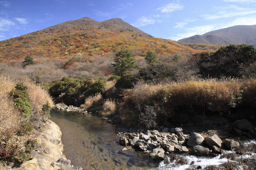 无人,横图,室外,白天,正面,旅游,度假,河流,石头,美景,秋季,山,山脉,树林,水,植物,大分县,日本,亚洲,阴影,光线,石子,影子,河水,景观,山顶,山峰,水流,云,云朵,山峦,云彩,娱乐,树,树木,黄色,红色,蓝色,绿色,白云,蓝天,天空,小溪,阳光,自然,群山,天,溪水,享受,休闲,景色,放松,生长,晴朗,成长,自然风光,东亚,沉积岩,日本国,九州本岛,九州,九州岛,九州地方,大分,颠峰,极峰,水成岩,石块,岩石,晴空,秋,秋天,彩图