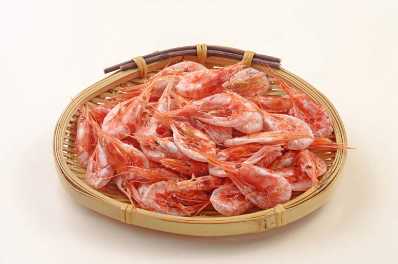 海鲜,无人,交叉,横图,俯视,室内,白天,白色背景,烹饪,餐桌,桌子,竹子,许多,阴影,竹制,编织,反射,篮子,影子,虾,日本料理,料理,食品,水产,菜肴,美食,海洋生物,食物,一个,竹篮,日式料理,日式,摄影,佳肴,影棚,单个,餐台,竹条,交织,竹制品,水生动物,海产品,水生物,海底动物,穿插,彩图,高角度拍摄,影棚拍摄,拍摄