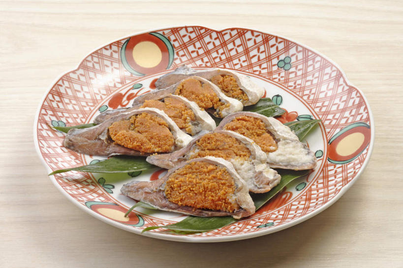 海鲜,米饭,寿司,无人,横图,俯视,室内,特写,白天,烹饪,餐桌,桌子,鲤鱼,餐具,叶子,许多,阴影,装饰,反射,鱼,碟子,盘,纹理,影子,陶瓷,粽叶,日本料理,料理,食品,绿叶,陶瓷制品,饭,四张,花边,水产,菜肴,美食,鱼类,海洋生物,食物,排列,盘子,碟,日式料理,日式,嫩叶,摄影,佳肴,影棚,餐台,华丽,修饰,点缀,五谷,水生动物,海产品,醋饭,水生物,发酵,海底动物,肌理,箬叶,芦苇叶,衬托,美观,雅致,雅观,四喜饭,叶,叶片,鲤子,鲤拐子,彩图,高角度拍摄,影棚拍摄,拍摄