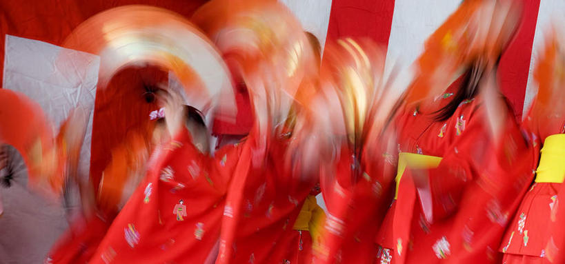 东方人,儿童,四个人,横图,俯视,室外,白天,民族服装,跳舞,纯洁,日落,神奈川,日本,亚洲,阴影,和服,节日,朦胧,模糊,庆祝,光线,影子,晚霞,霞光,神奈川县,黄种人,文化,小孩,红色,阳光,黄昏,祈祷,庆典,健康,彩霞,可爱,童年,童趣,许愿,宗教,服饰,信仰,纪念,祈求,舞姿,童真,东亚,烂漫,无邪,本州,吴服,唐草,唐花,唐锦,关东地方,本州岛,日本国,平安,天真,女孩,女人,女性,亚洲人,夕阳,半身,彩图,高角度拍摄,传统服装,民俗服,舞蹈,女生