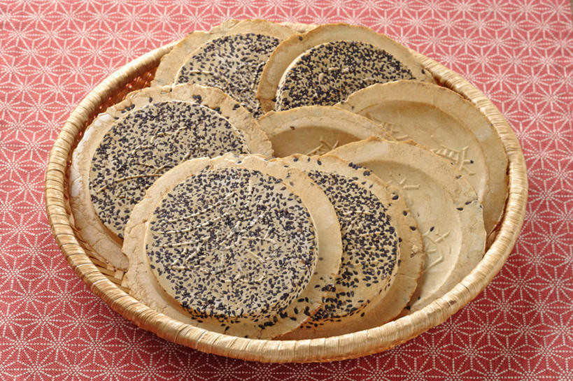 点心,无人,交叉,横图,俯视,室内,特写,白天,烹饪,下午茶,餐桌,桌子,竹子,许多,切片,阴影,竹制,编织,反射,布料,篮子,纹理,影子,日本料理,料理,食品,甜点,甜品,布纹,菜肴,美食,桌布,食物,糕点,一个,红色,白色,餐巾,竹篮,台布,日式料理,甜食,日式,佳肴,单个,餐台,竹条,交织,竹制品,肌理,穿插,彩图,高角度拍摄