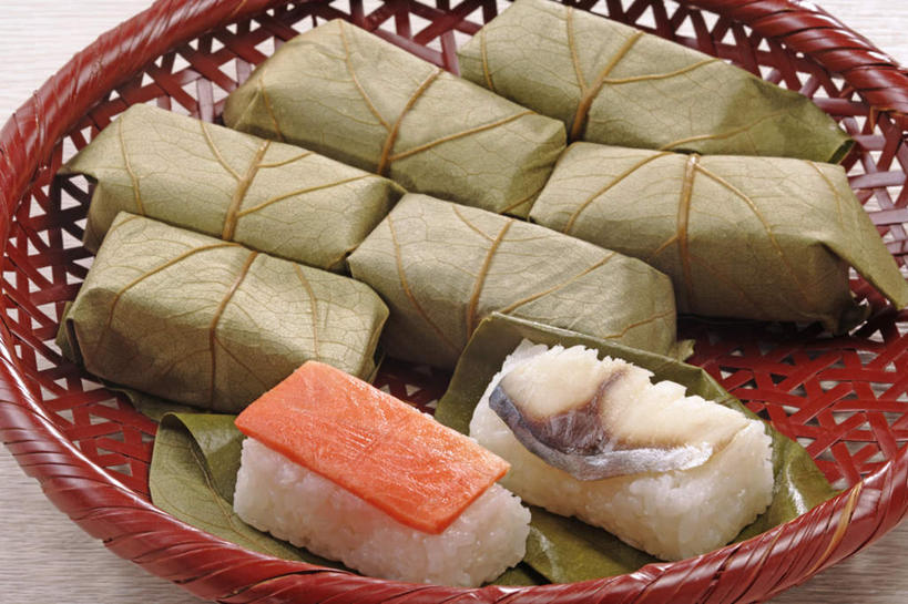 海鲜,米饭,生鱼片,寿司,无人,交叉,横图,俯视,室内,特写,白天,烹饪,餐桌,桌子,竹子,柿子,水果,叶子,两片,许多,阴影,竹制,新鲜,编织,反射,鱼,篮子,影子,肉,生食,鱼肉,日本料理,鱼片,料理,食品,果实,绿叶,饭,水产,菜肴,美食,肉类,鱼类,海洋生物,食物,一个,红色,白色,竹篮,日式料理,日式,嫩叶,佳肴,有机食品,绿色食品,单个,餐台,竹条,交织,五谷,竹制品,水生动物,海产品,醋饭,水生物,肉食,海底动物,沙西米,穿插,四喜饭,叶,叶片,彩图,高角度拍摄,刺身